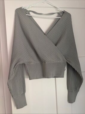 NWT Love Tree Gray/green Ribbed Cropped V-Neck Sweater